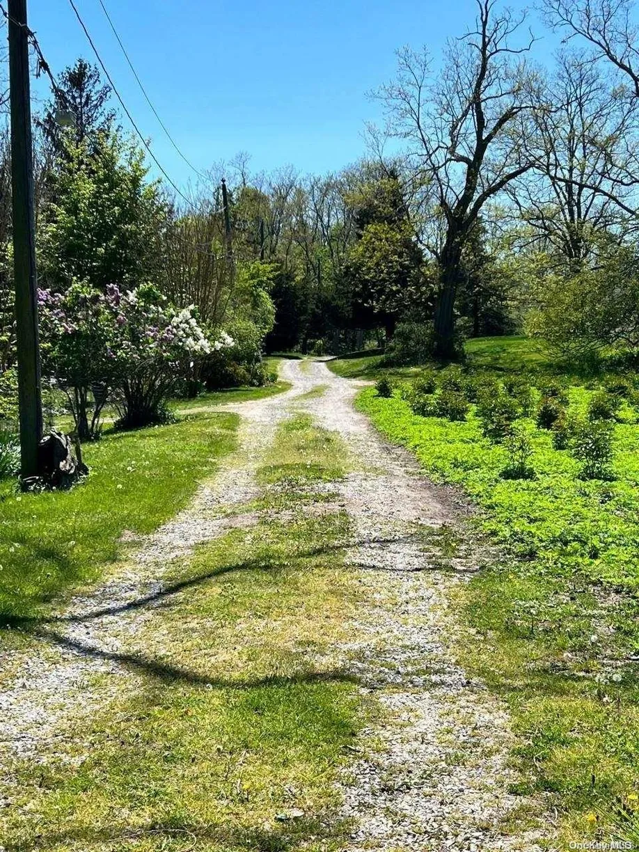 The Hamptons Real Estate | View 944 Youngs Road | Listing