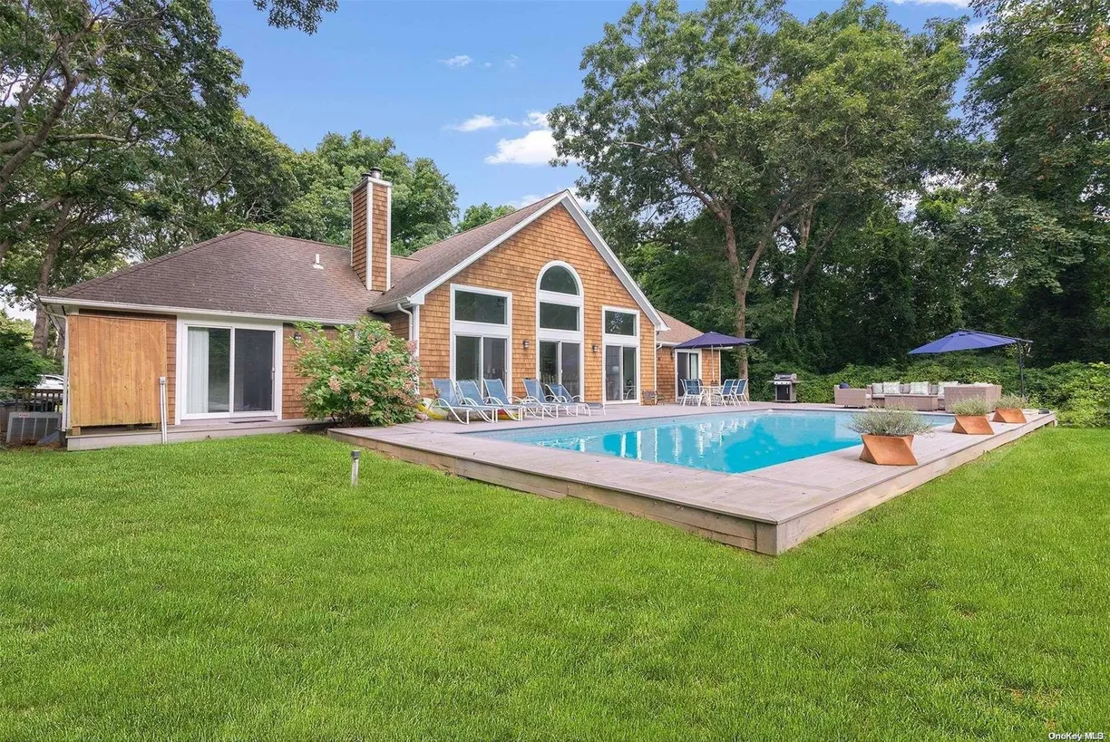 The Hamptons Real Estate | View 20 Cutter Court | Listing