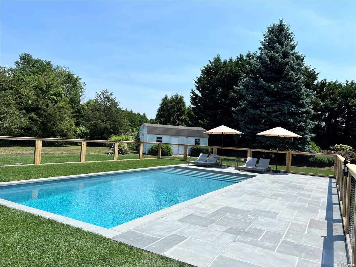 The Hamptons Real Estate | View  | 3 Beds, 2 Baths