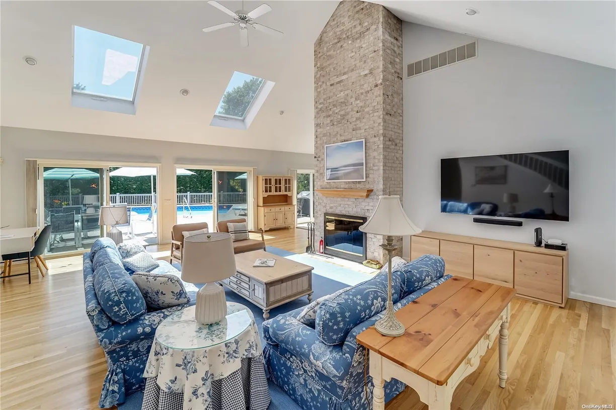 The Hamptons Real Estate | View 7 Plume Grass Way | Listing
