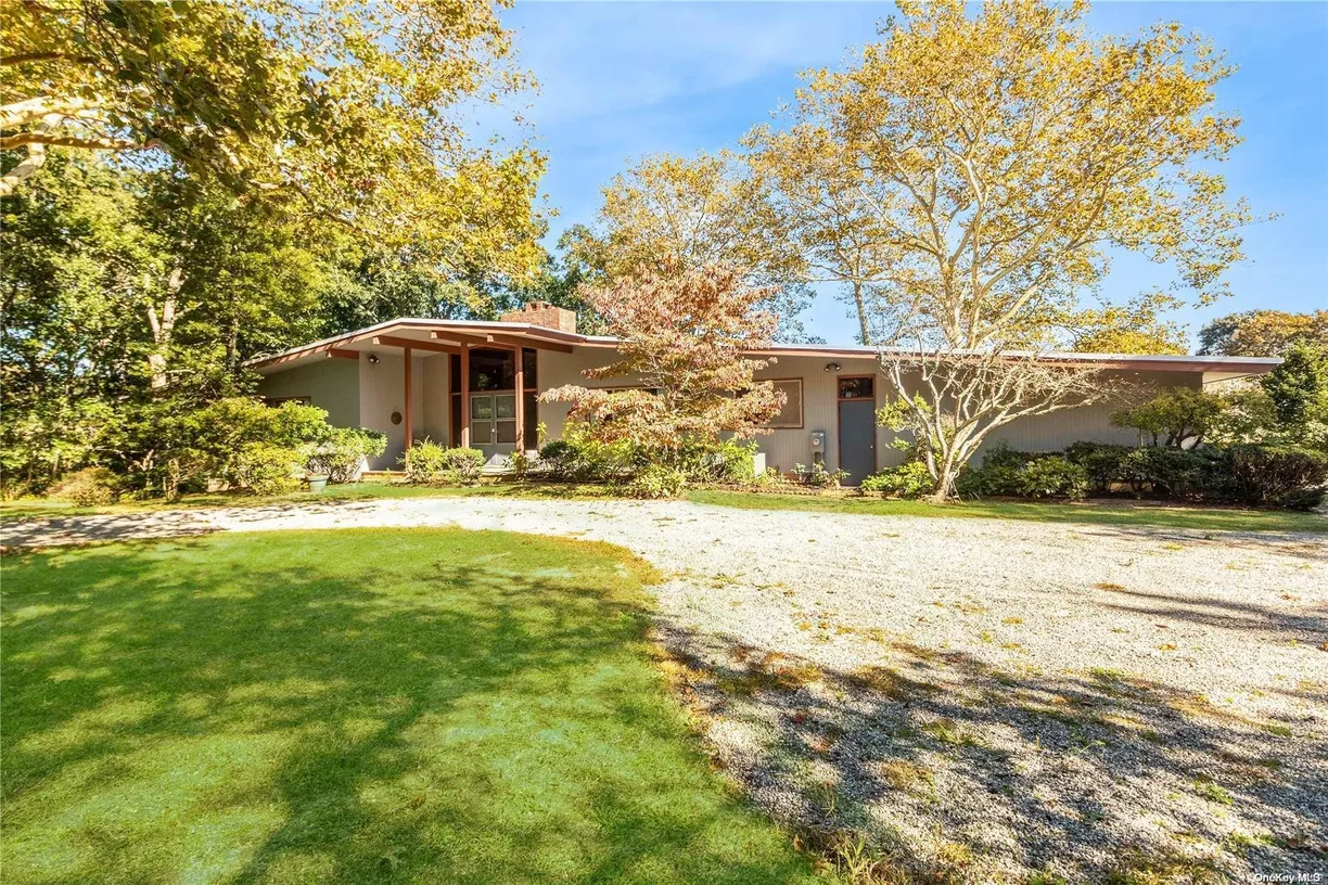 The Hamptons Real Estate | View 189 Old Harbor Road | Listing