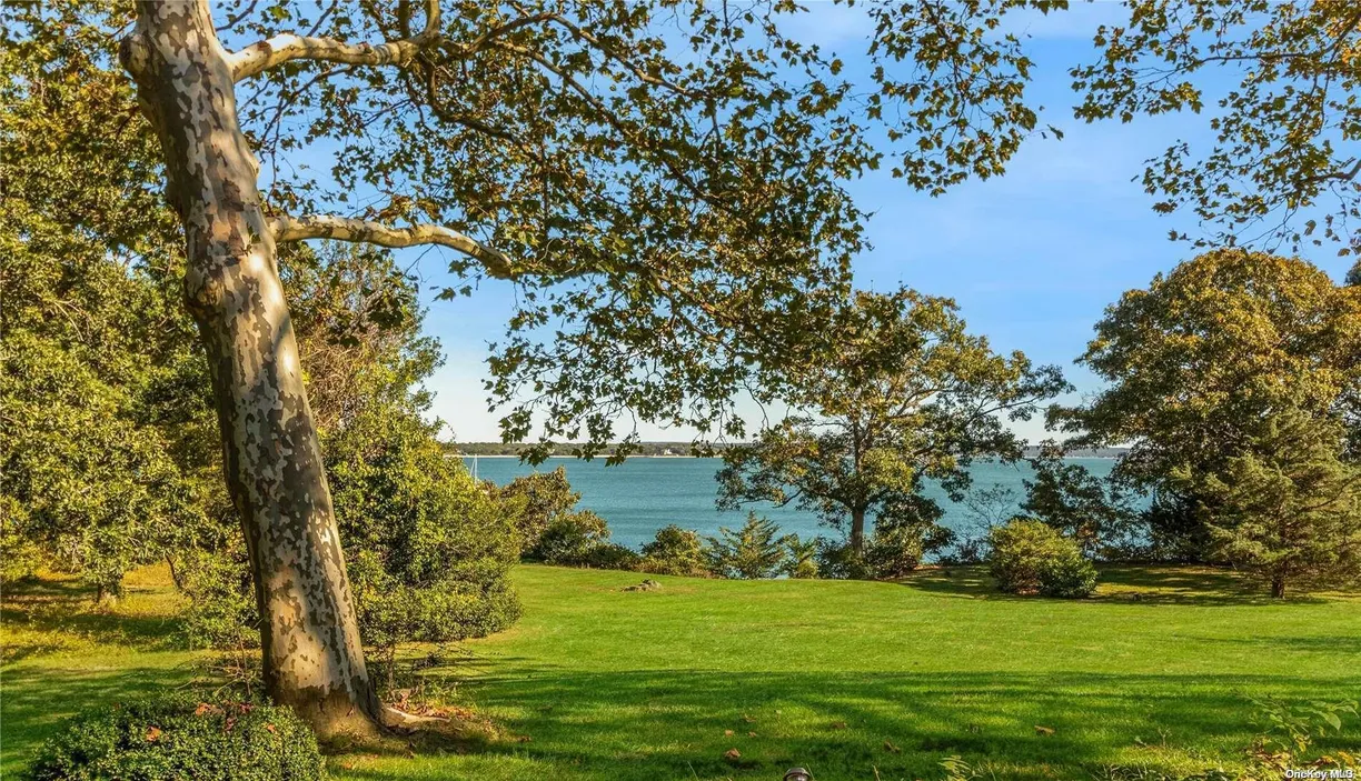 The Hamptons Real Estate | View 189 Old Harbor Road | 4 Beds, 2 Baths