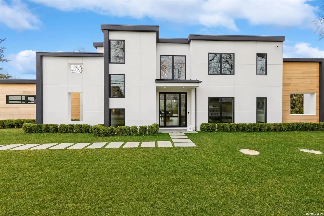 The Hamptons Real Estate | View 38 Sherrill | 5 Beds, 6 Baths