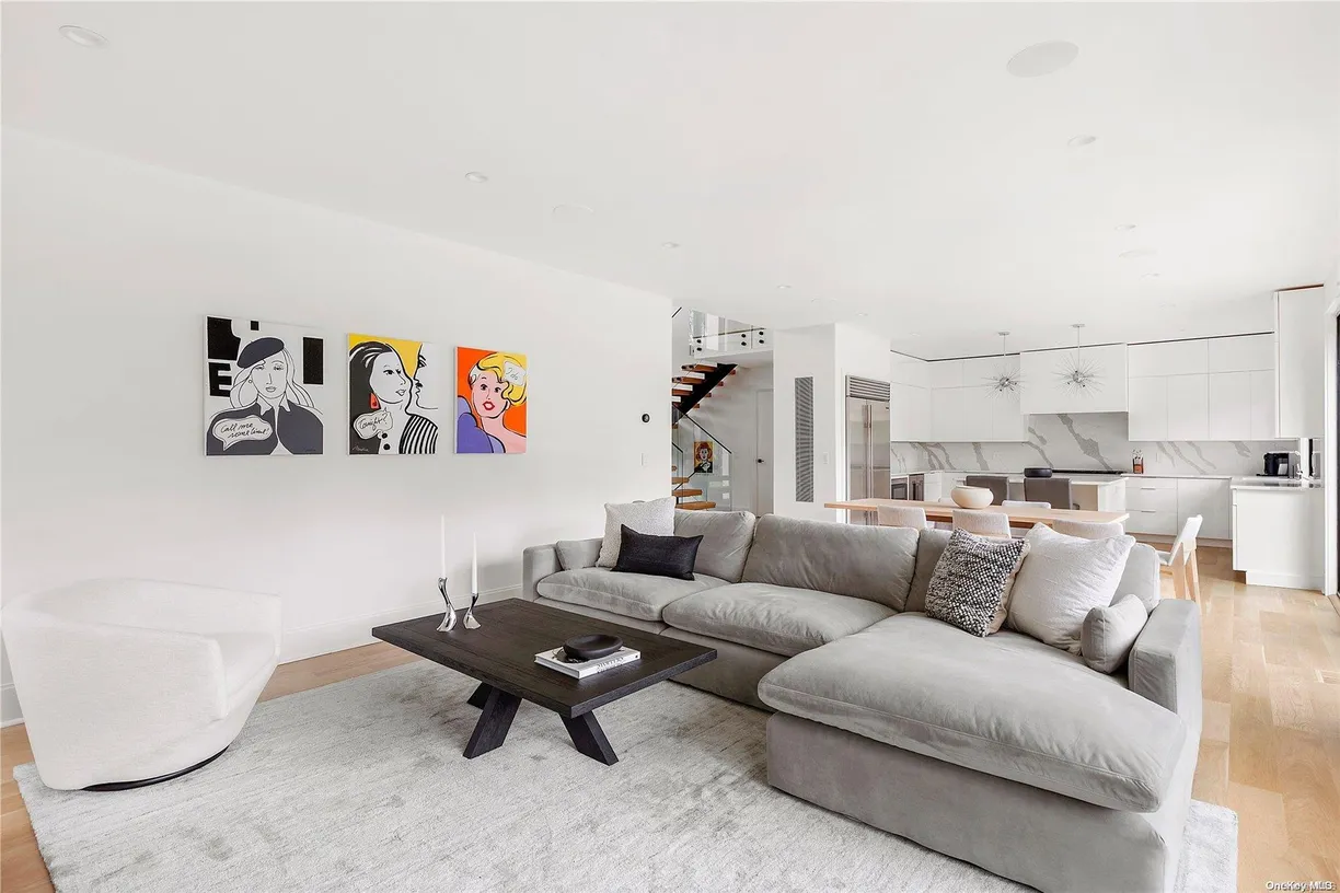 The Hamptons Real Estate | View 38 Sherrill | Listing