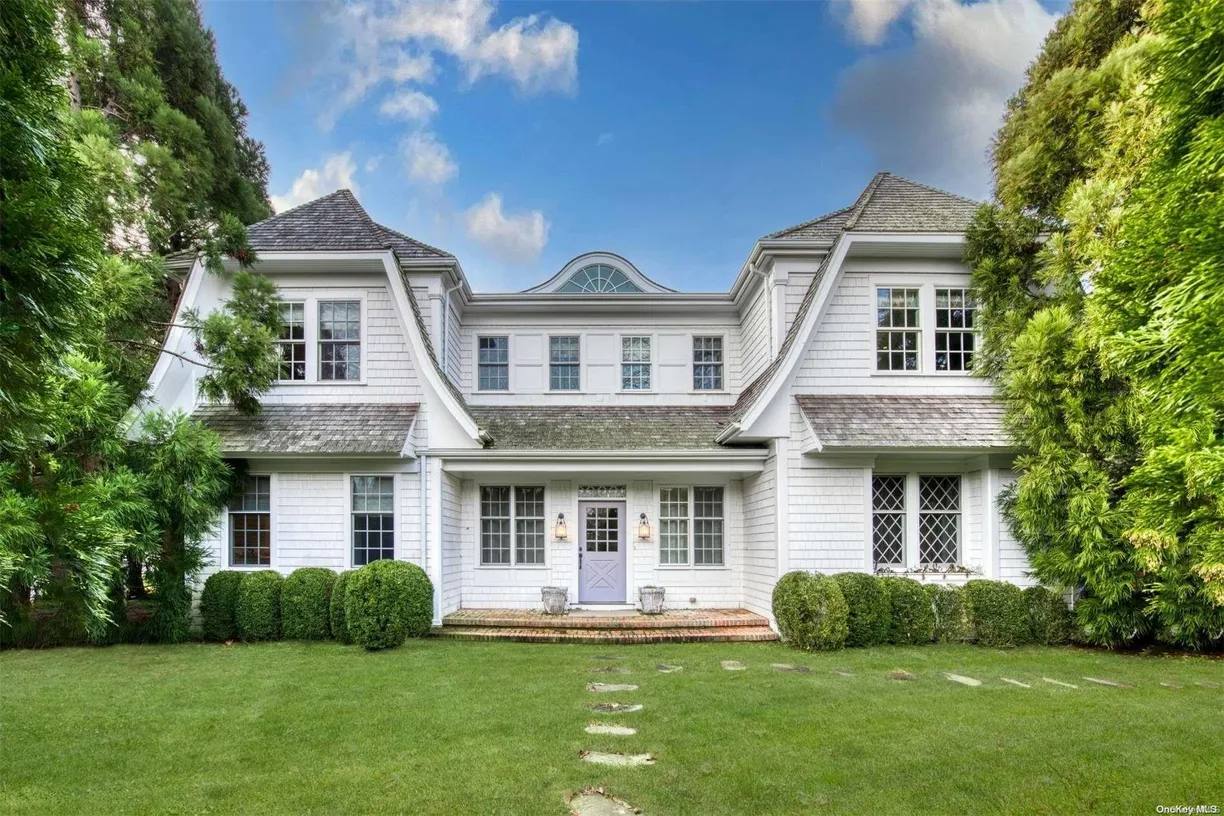 The Hamptons Real Estate | View 115 Toylsome Lane | 5 Beds, 5 Baths