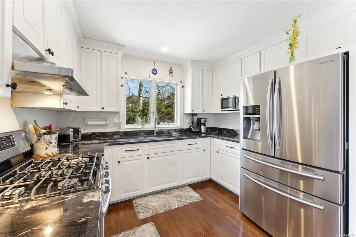 The Hamptons Real Estate | View 21 Harbor View Avenue | Listing