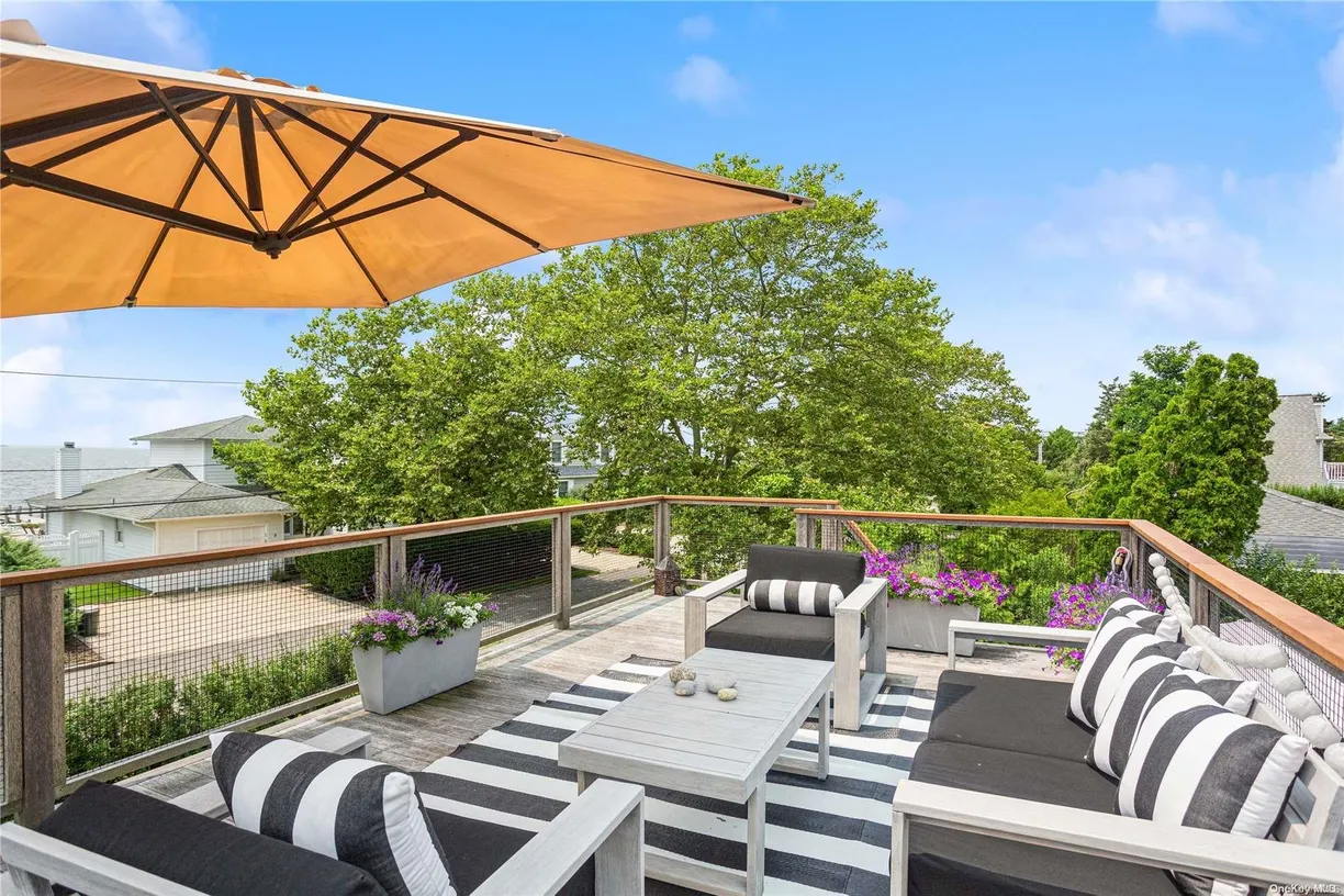 The Hamptons Real Estate | View 39 Rogers Lane | Listing