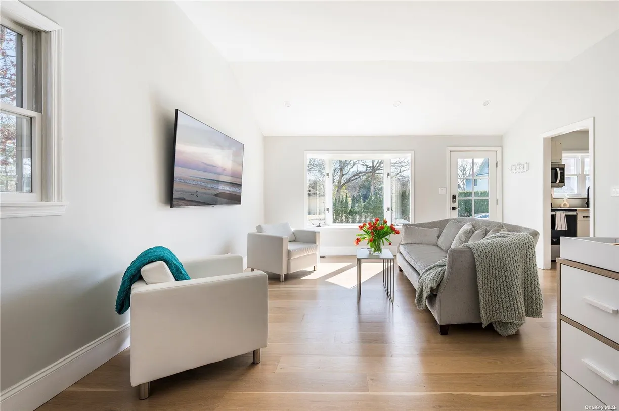 The Hamptons Real Estate | View 3 Hudson Street | 3 Beds, 3 Baths