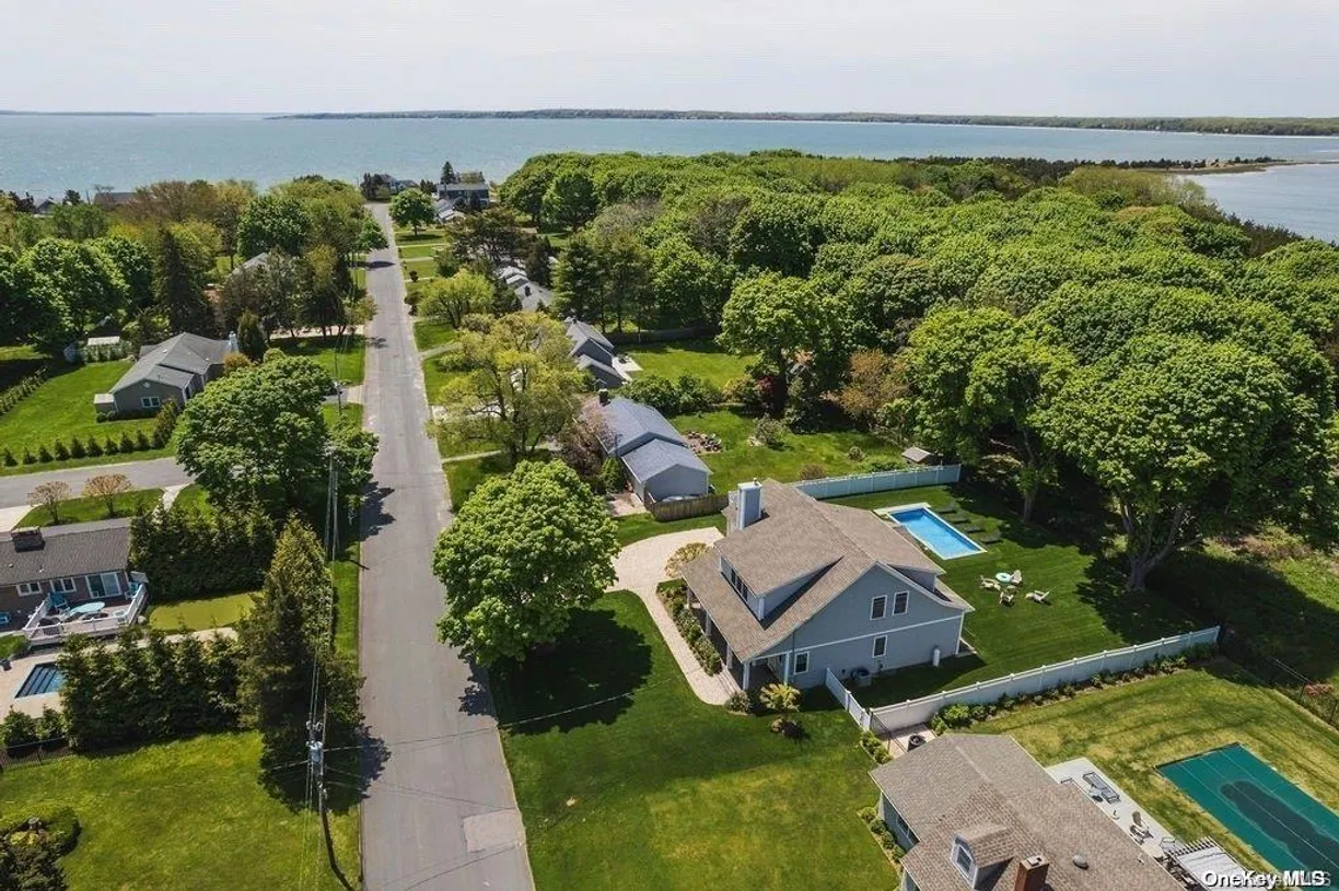 The Hamptons Real Estate | View 700 Gin Lane | Listing