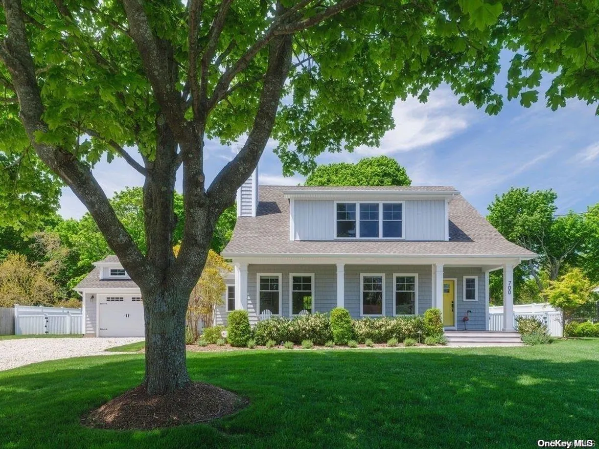 The Hamptons Real Estate | View 700 Gin Lane | 4 Beds, 3 Baths