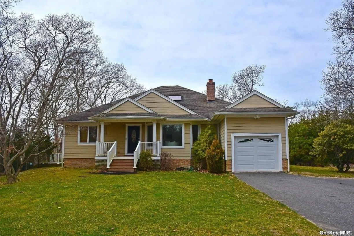 The Hamptons Real Estate | View 49 Old Main Road | Listing