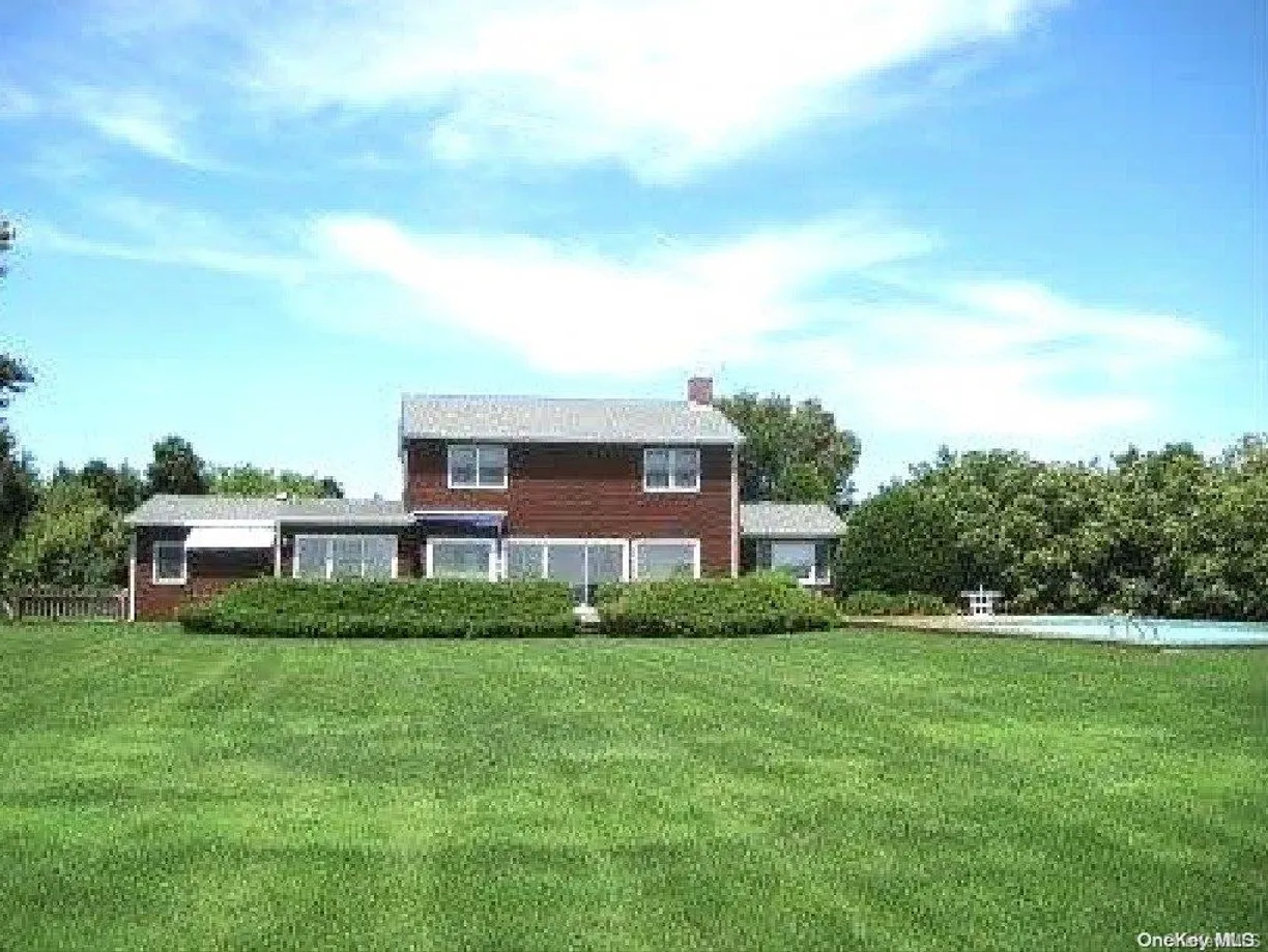 The Hamptons Real Estate | View 5 Bayberry Lane | Listing