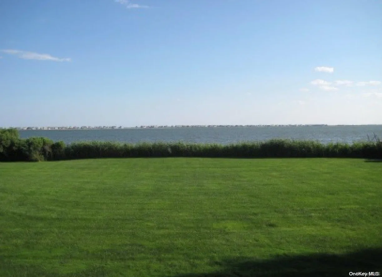 The Hamptons Real Estate | View 5 Bayberry Lane