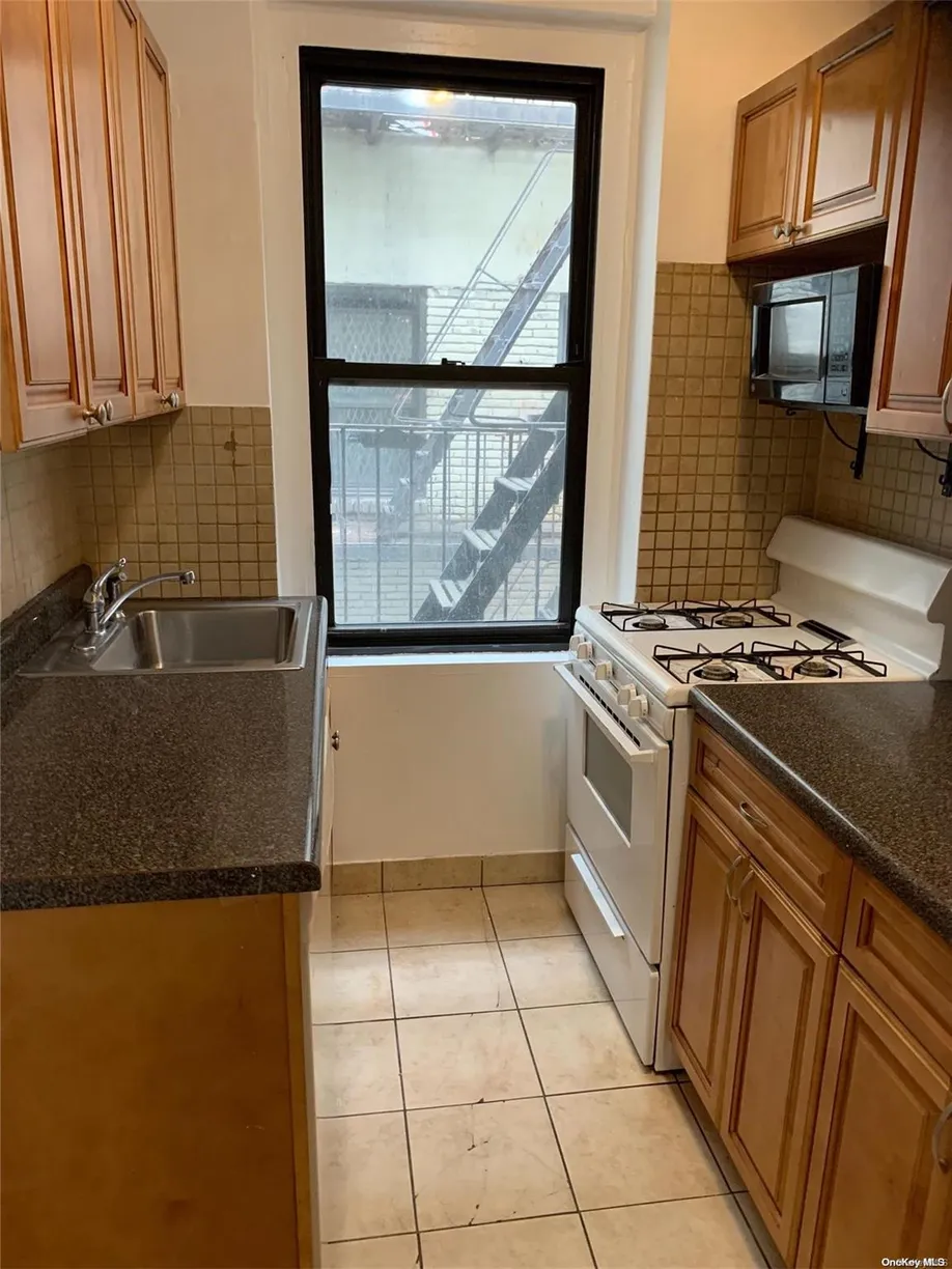 New York City Real Estate | View 21-16 35th Street, 3H | 2 Beds, 1 Bath
