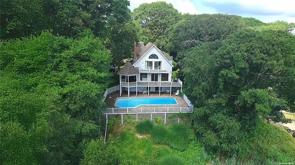 The Hamptons Real Estate | View 4 Irene Lane | Listing