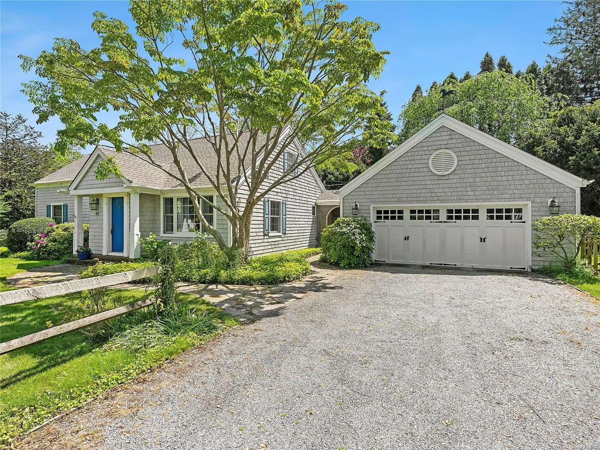 The Hamptons Real Estate | View 41 Dayton Lane | 3 Beds, 2 Baths