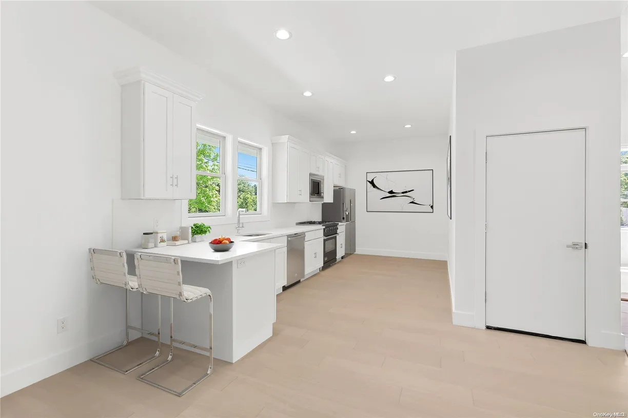 The Hamptons Real Estate | View 21 Montauk Hwy #3, 3 | Listing