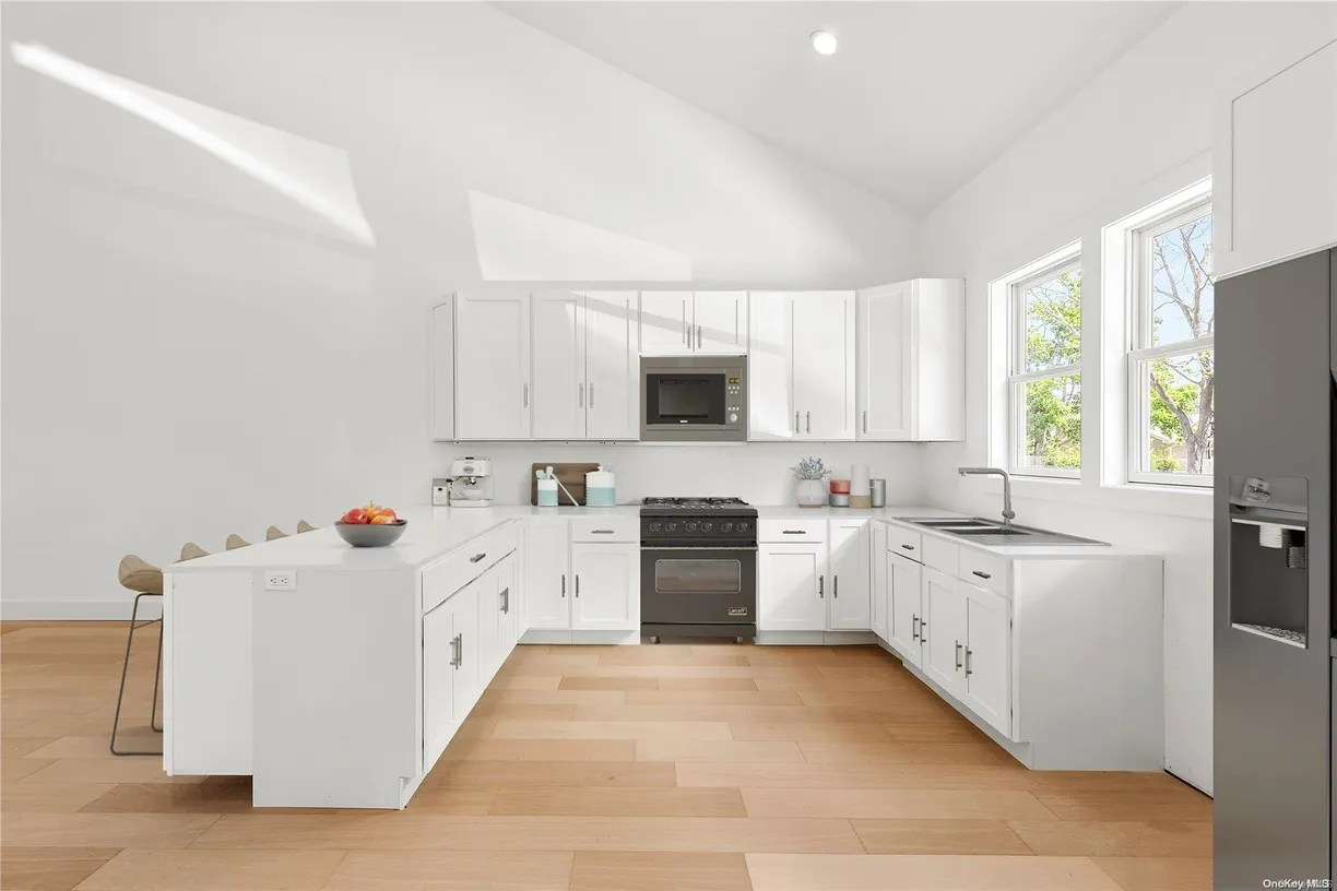 The Hamptons Real Estate | View 21 Montauk Hwy #7, 7 | 2 Beds, 2 Baths