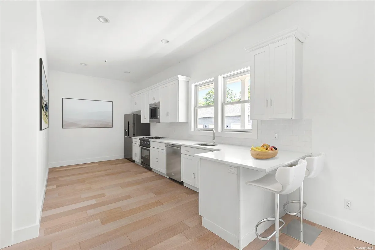 The Hamptons Real Estate | View 21 Montauk Hwy #8, 8 | Listing