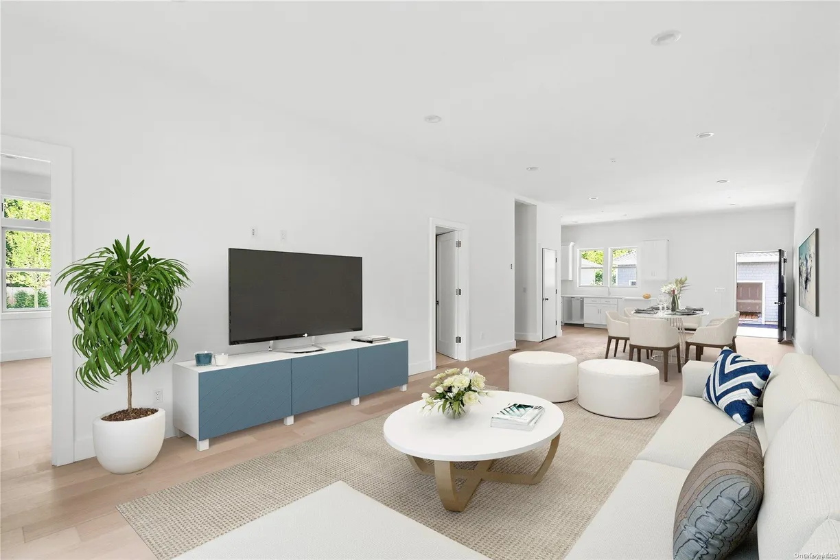 The Hamptons Real Estate | View 21 Montauk Hwy #8, 8 | 2 Beds, 2 Baths