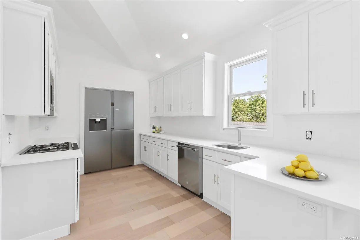 The Hamptons Real Estate | View 21 Montauk Hwy #9, 9 | Listing