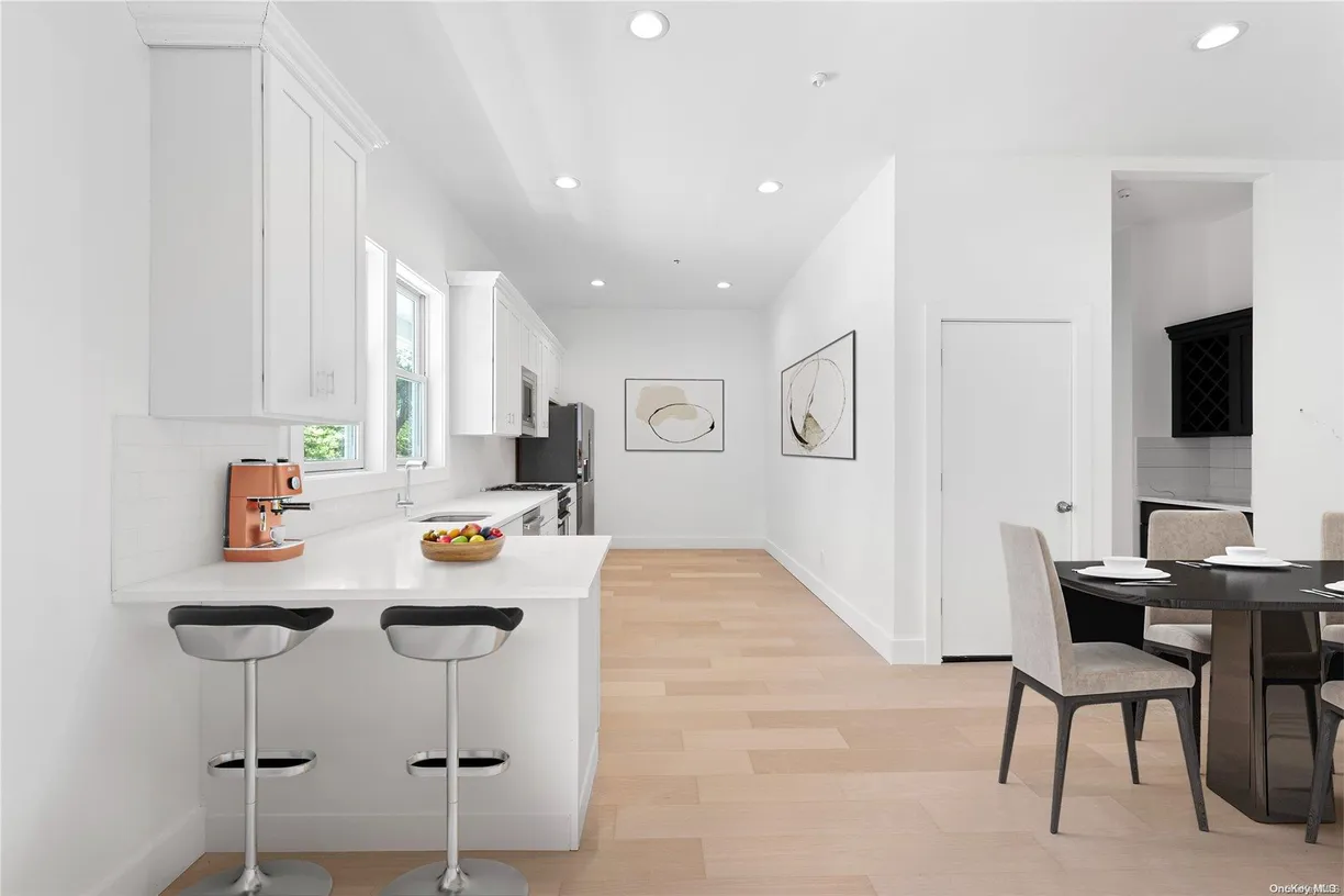 The Hamptons Real Estate | View 21 Montauk Hwy #10, 10 | 2 Beds, 2 Baths