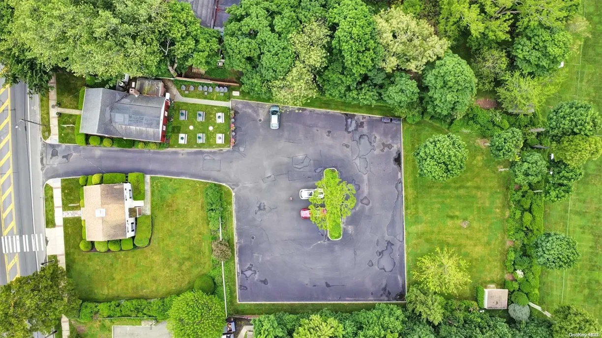 The Hamptons Real Estate | View 28785 Main Road | Listing