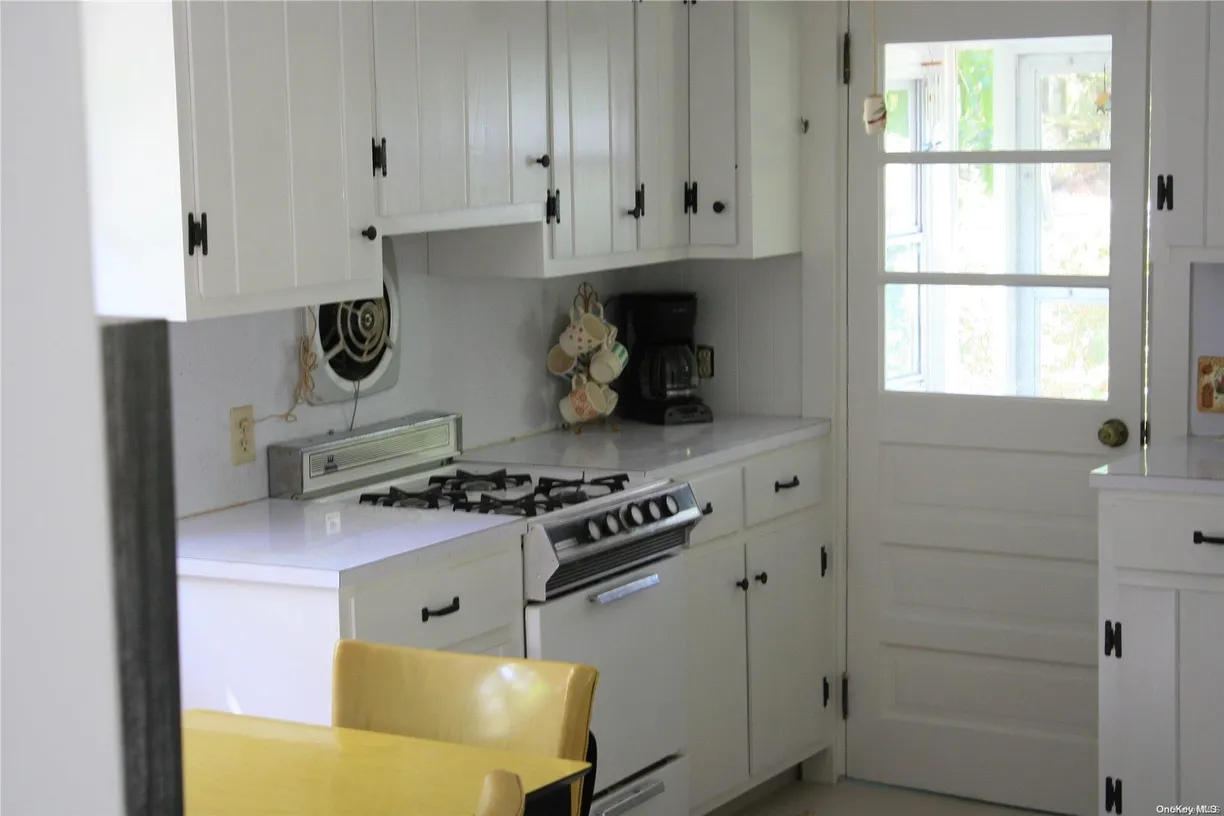 The Hamptons Real Estate | View 275 Hamilton Avenue | Listing