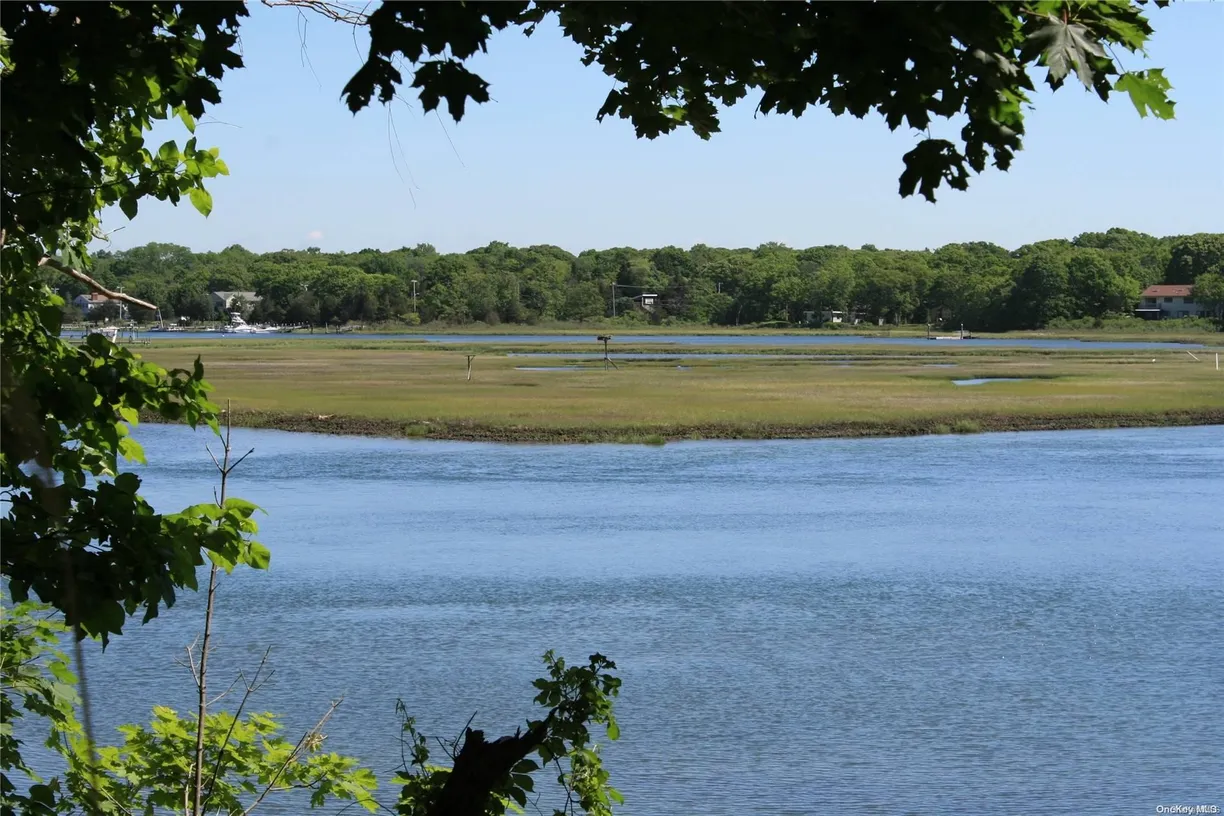 The Hamptons Real Estate | View 275 Hamilton Avenue | 3 Beds, 1 Bath