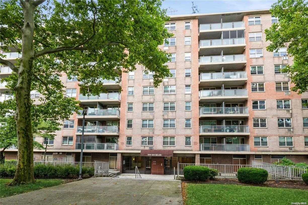 New York City Real Estate | View 1019 Van Siclen Avenue, 4D | 3 Beds, 1 Bath