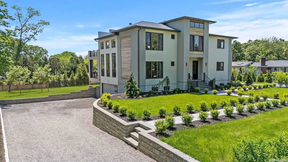 The Hamptons Real Estate | View 1001 Peconic Bay Blvd | 5 Beds, 3 Baths