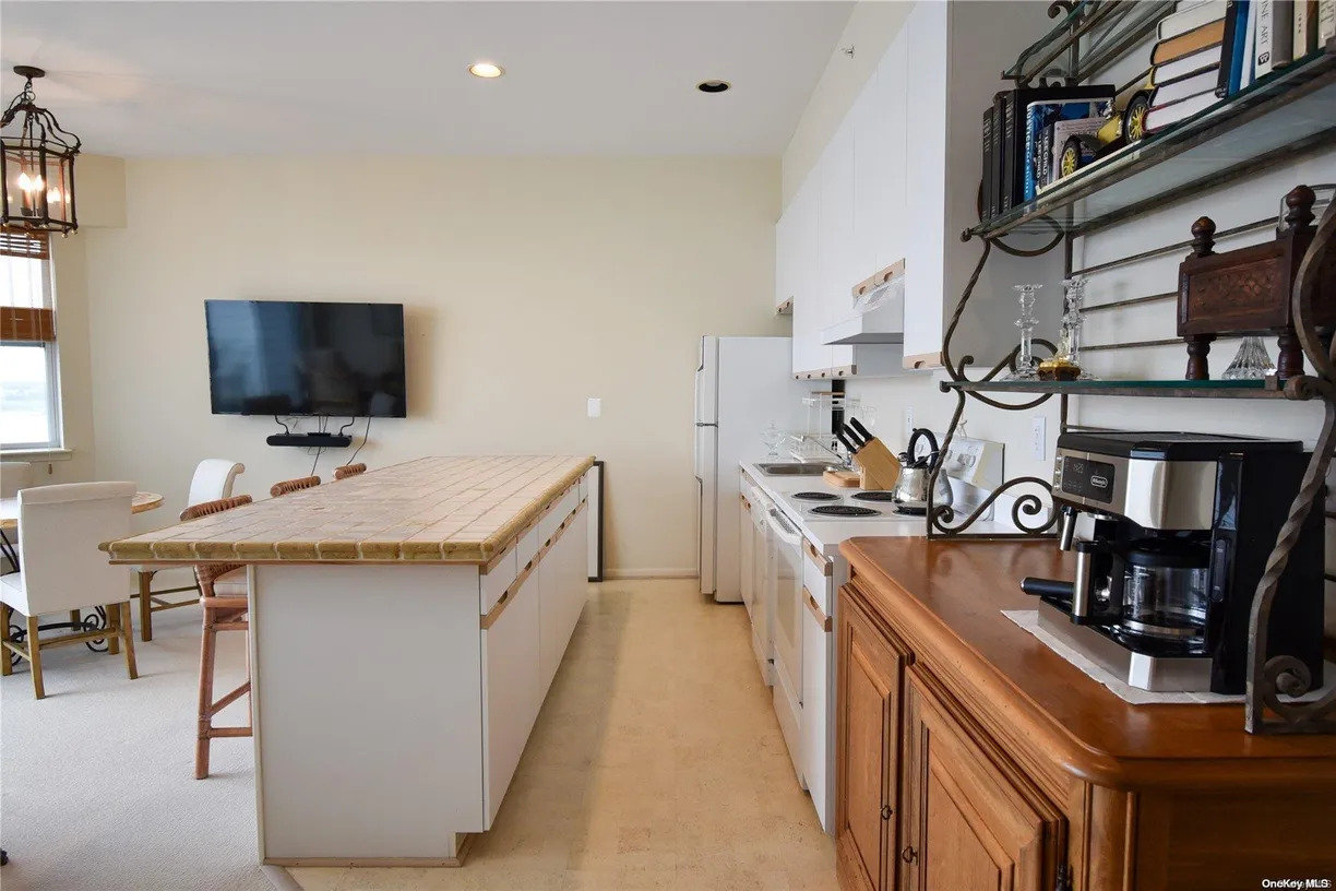 The Hamptons Real Estate | View 256 Dune | Listing