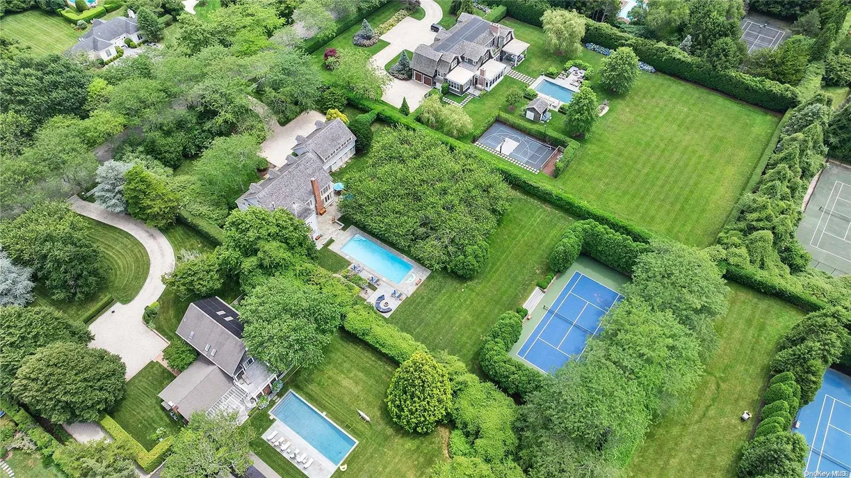 The Hamptons Real Estate | View 265 Downs Path | 5 Beds, 6 Baths