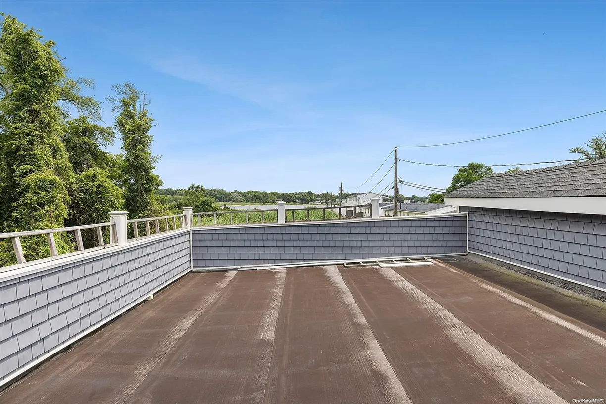 The Hamptons Real Estate | View 51 W Tiana Road | Listing