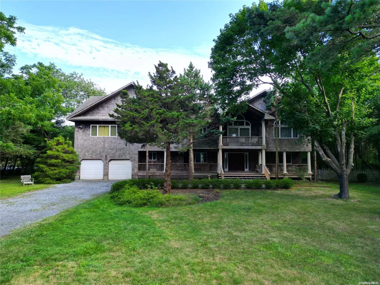 The Hamptons Real Estate | View 28 Club Lane | Listing