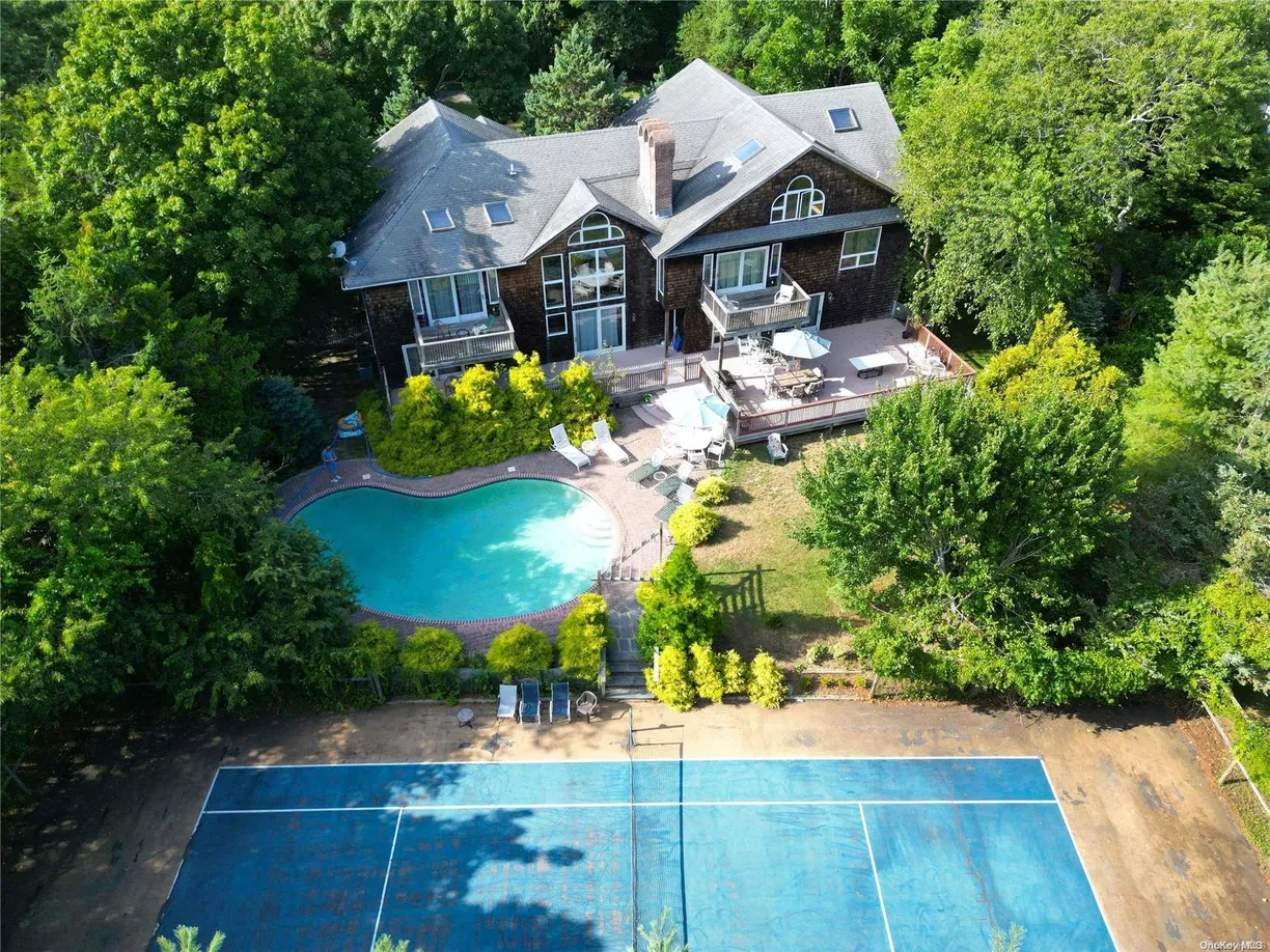 The Hamptons Real Estate | View 28 Club Lane | 6 Beds, 6 Baths