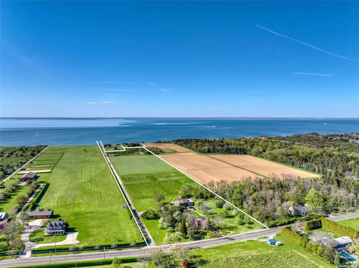 The Hamptons Real Estate | View 1110 Terry Lane | 3 Beds, 1 Bath