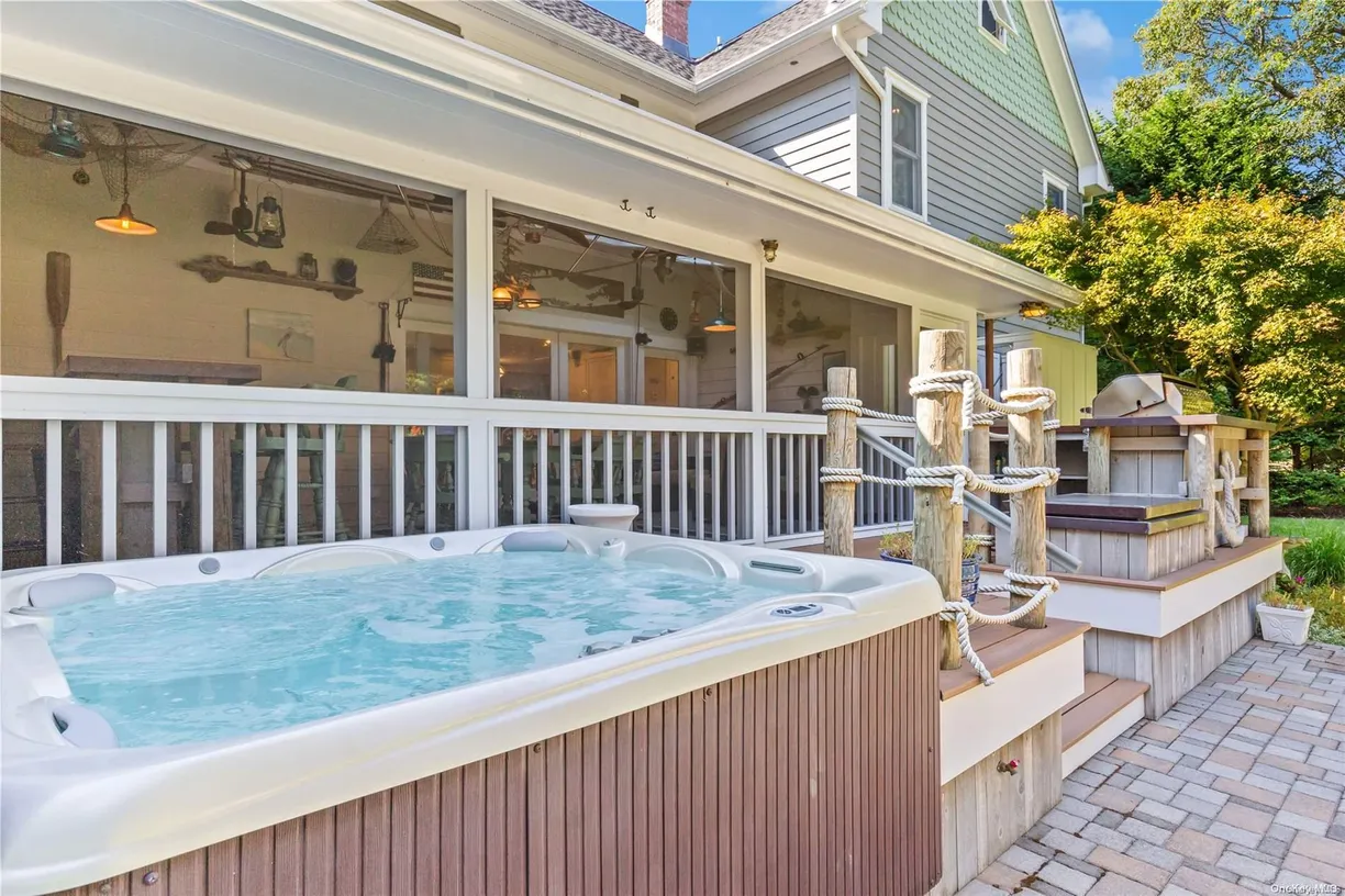 The Hamptons Real Estate | View 105 Ole Jule Lane | 4 Beds, 3 Baths