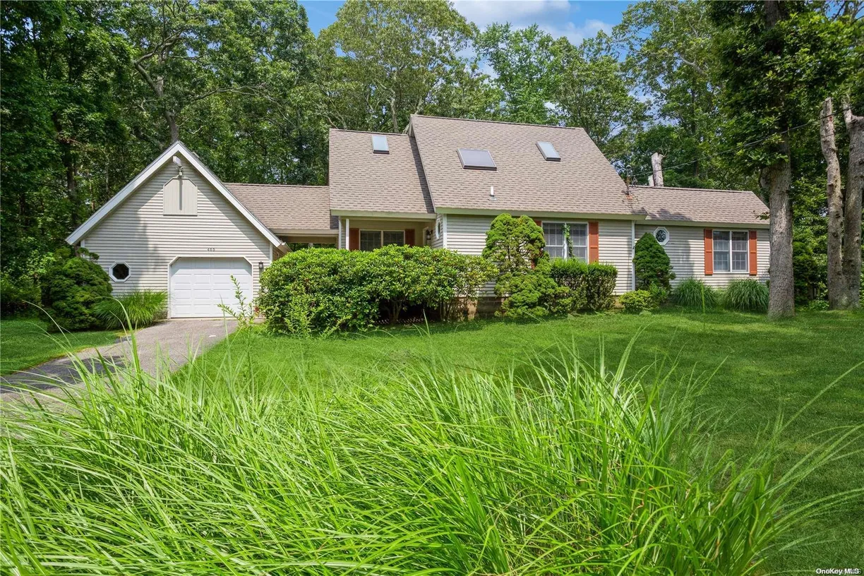 The Hamptons Real Estate | View  | Listing