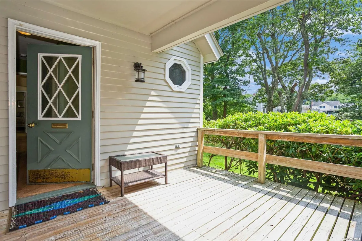 The Hamptons Real Estate | View  | Listing