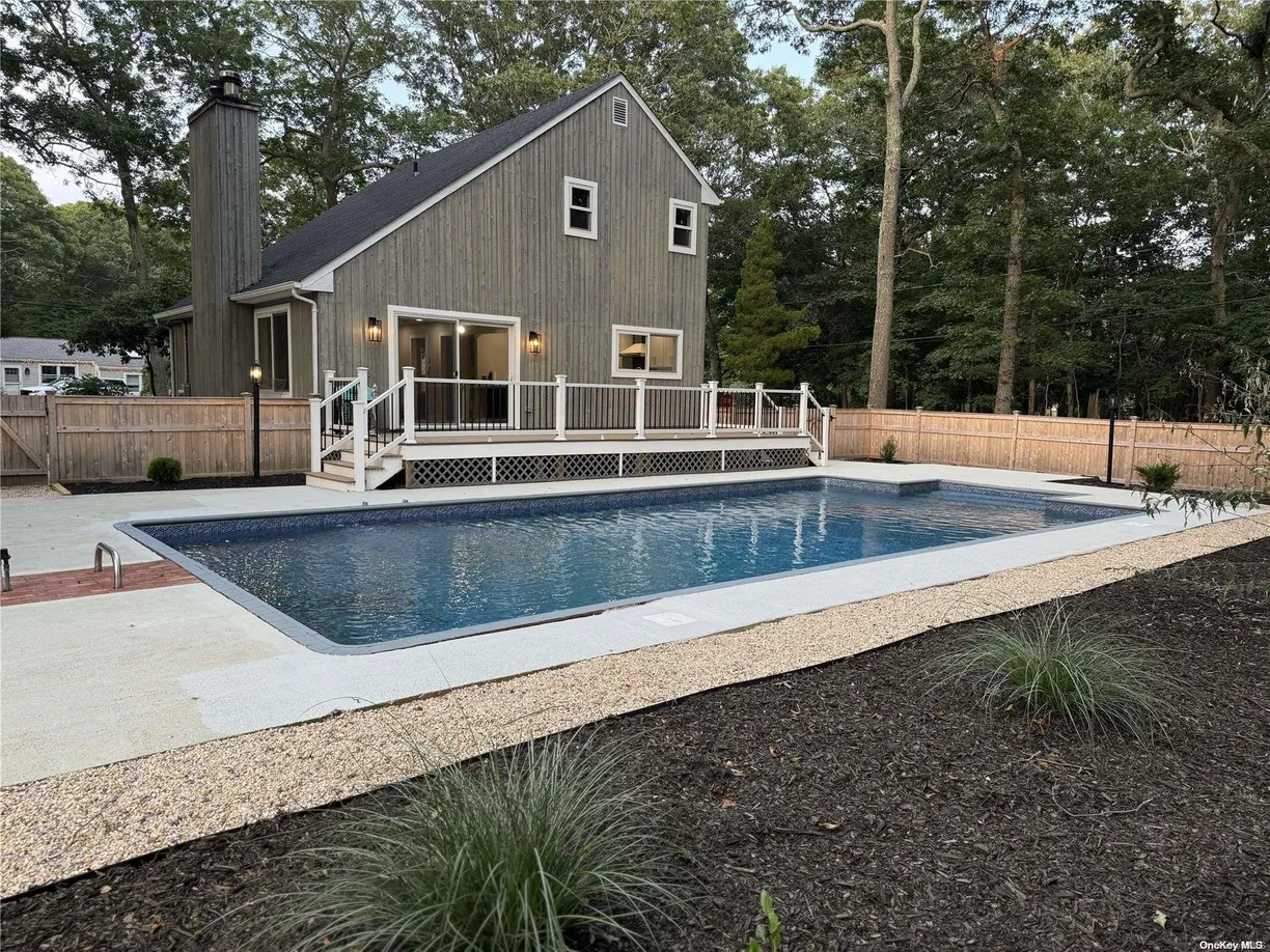 The Hamptons Real Estate | View 102 Gardiner Avenue | Listing