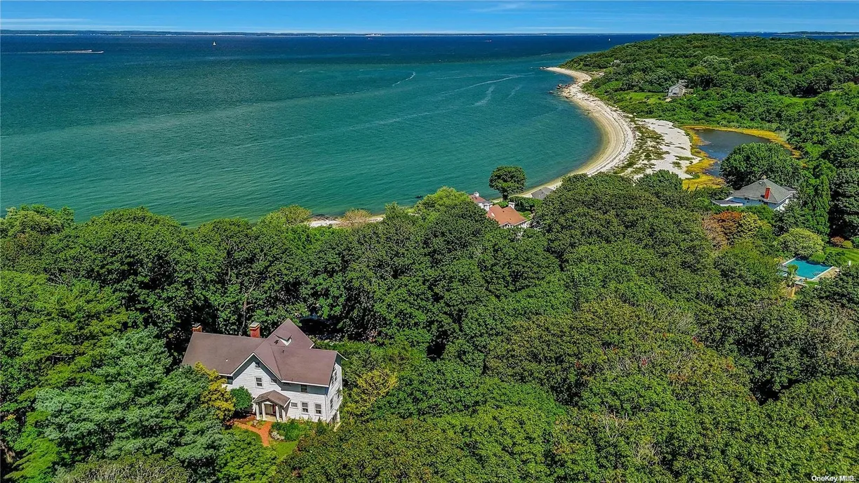 The Hamptons Real Estate | View 825 Munn Lane | Listing