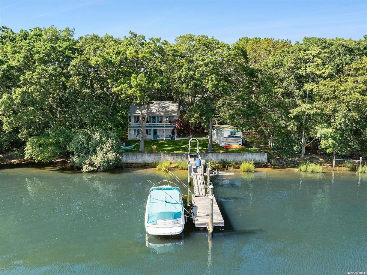 The Hamptons Real Estate | View 210 Redwood Road | 3 Beds, 2 Baths