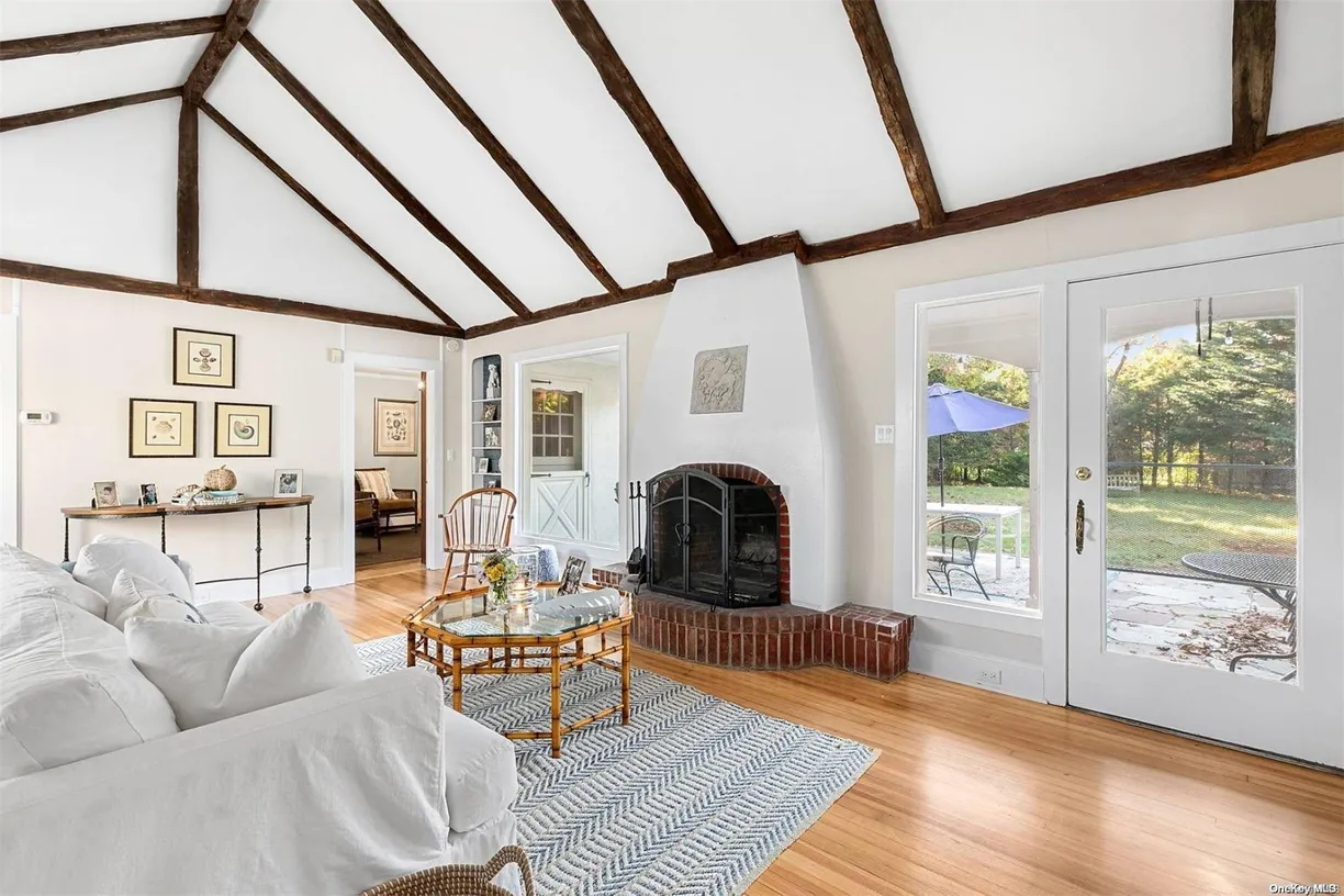 The Hamptons Real Estate | View  | Listing