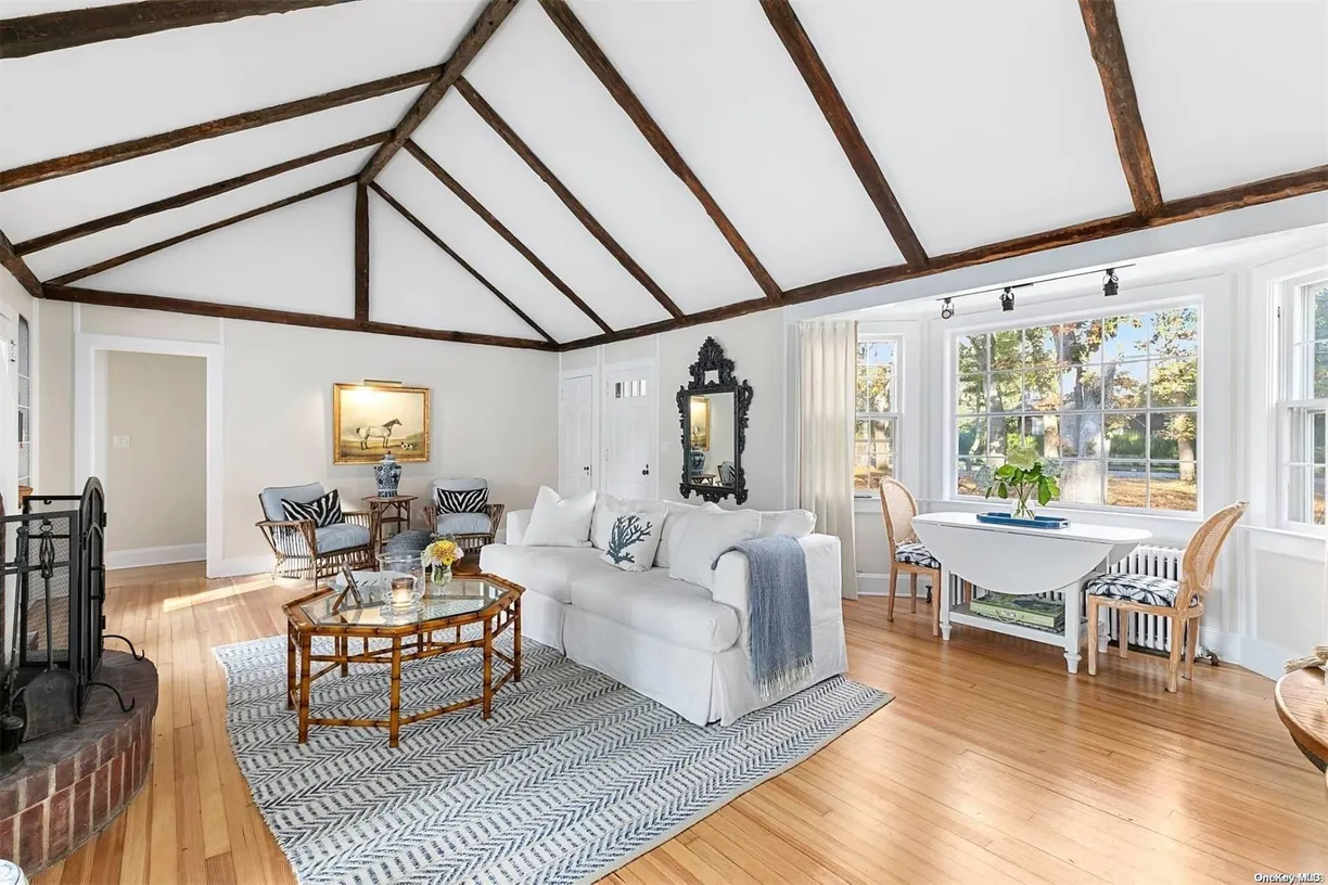 The Hamptons Real Estate | View  | Listing