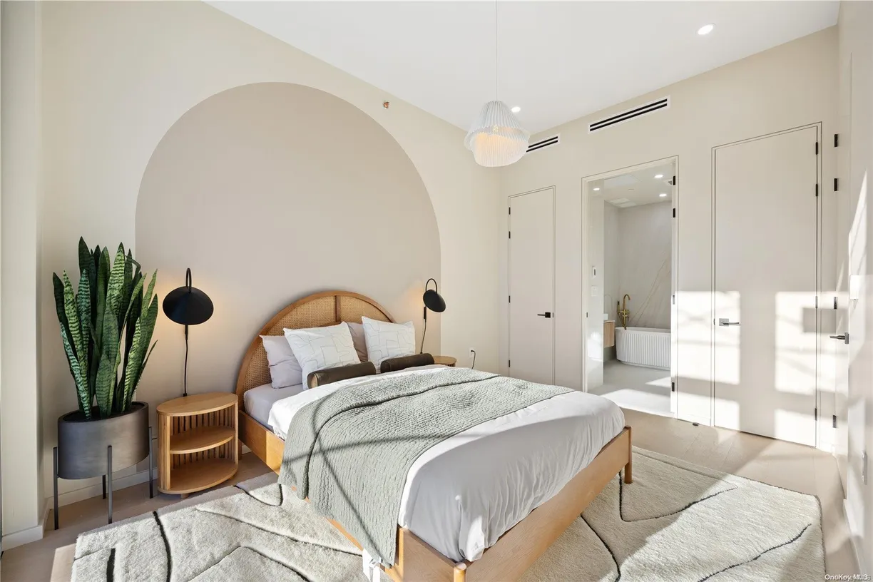 New York City Real Estate | View 31-16 21st Street, 4D | 1 Bed, 1 Bath
