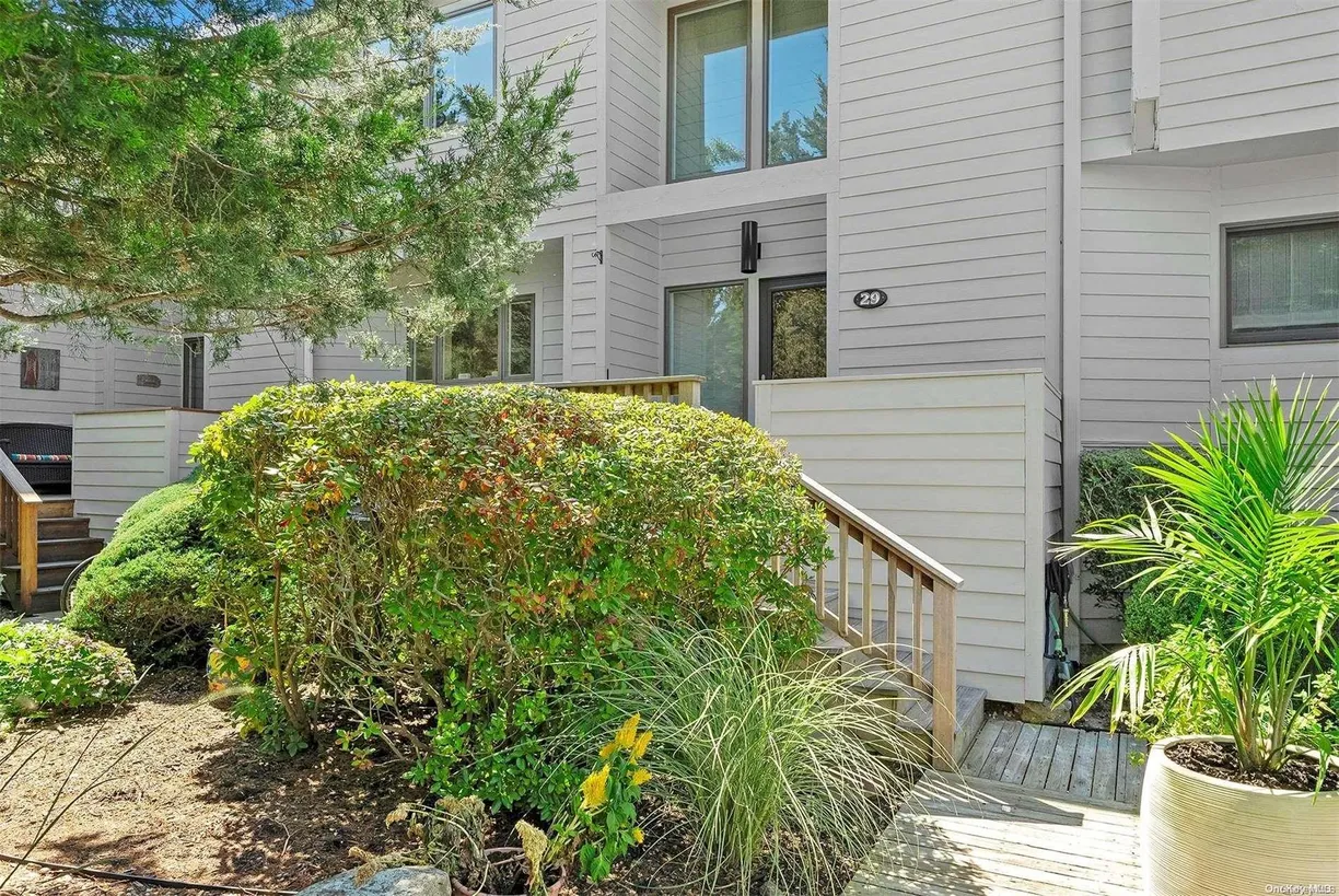 The Hamptons Real Estate | View 68 W Water Street | Listing