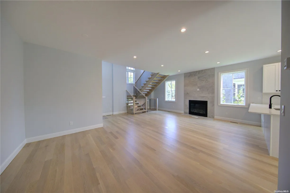 The Hamptons Real Estate | View 6 Crystal Mews Lane | Listing