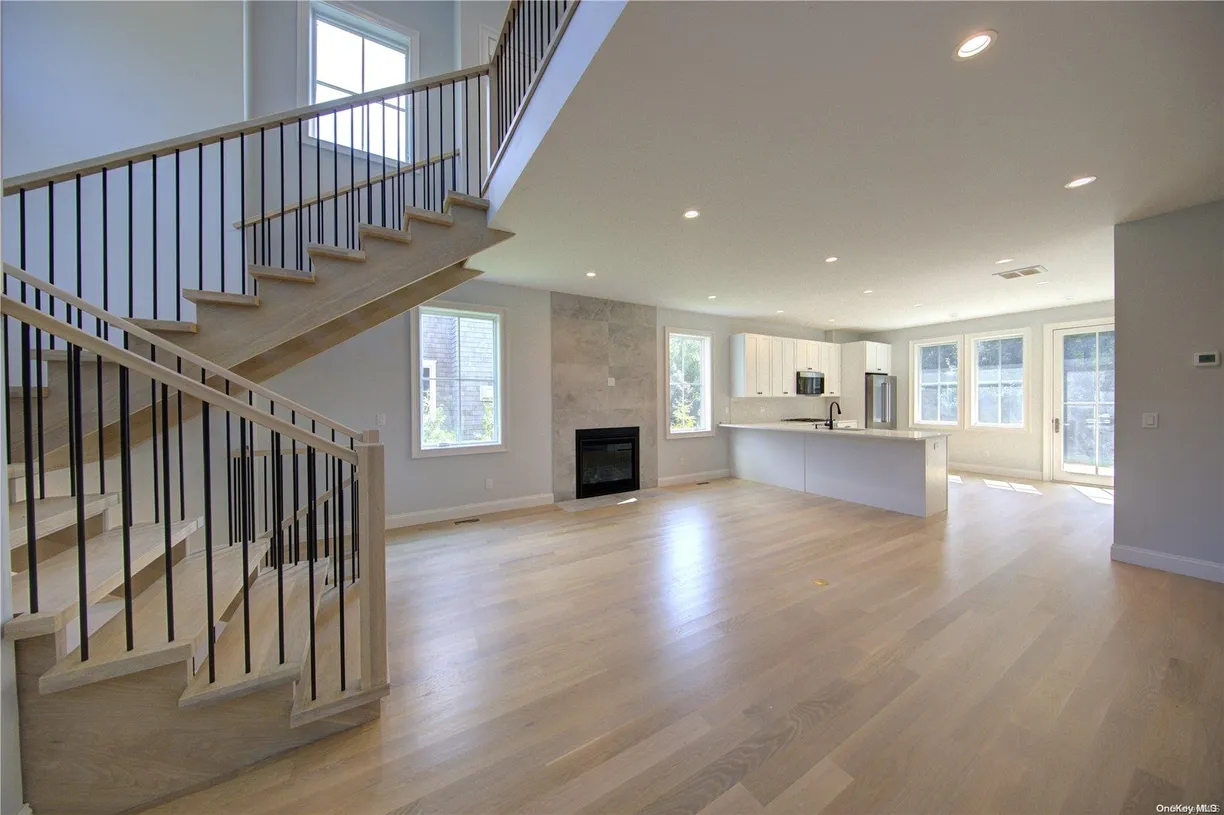 The Hamptons Real Estate | View 6 Crystal Mews Lane | Listing