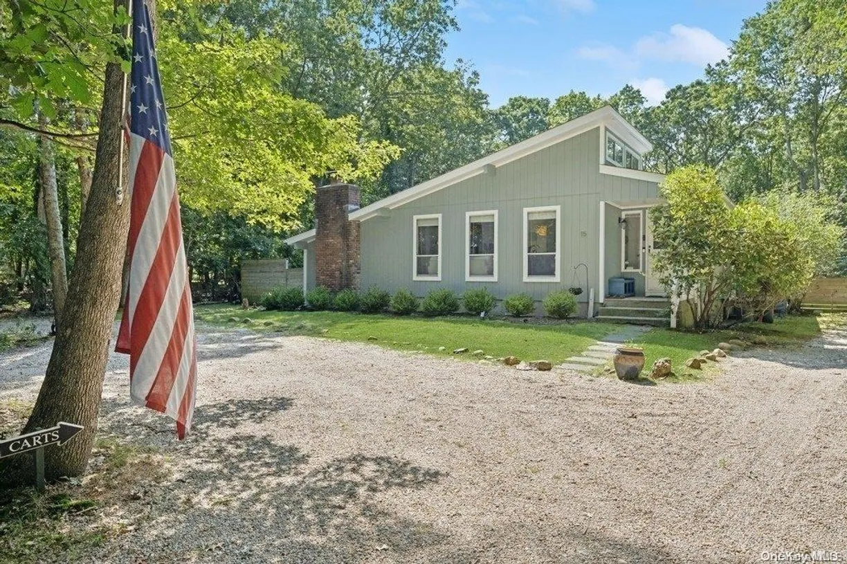 The Hamptons Real Estate | View 15 Harrison Avenue | 3 Beds, 2 Baths